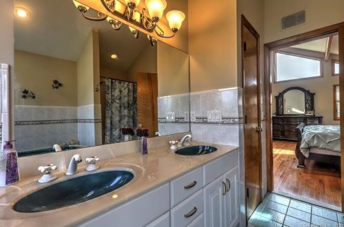 22 Ajellos Farm Rd, Seymour CT 06483-2362 exterior