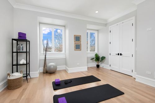 2137 Clifton Ave, Chicago IL 60614-4116 exterior