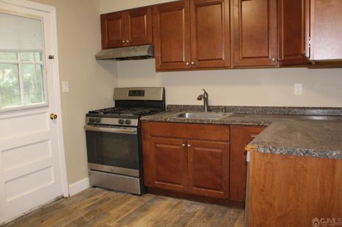 27 Markham Rd, Edison NJ  08817-4156 exterior