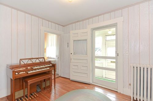 23 Nahanton St, Newton MA 02459-2907 exterior