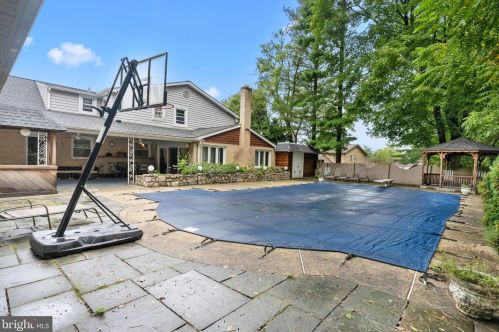 3883 Dempsey Ln, Huntingdon Valley PA  19006-1901 exterior