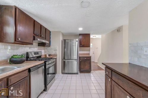 6276 Creekford Dr, Lithonia GA  30058-7913 exterior