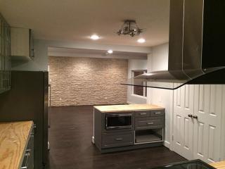 10210 Hazelhurst Dr, Houston TX  77043-3329 exterior