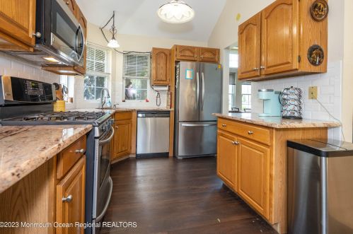 170 Kentucky Way, East Freehold NJ 07728-4657 exterior