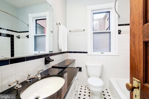 132 12 St, Washington DC 20003-1413 exterior