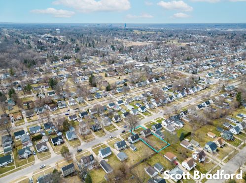 1317 Northlawn St, Grand Rapids MI 49505-3867 exterior