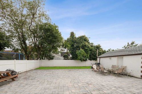 184 Dean St, Valley Stream NY 11580-4911 exterior