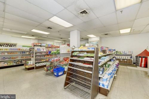 1800 Old Meadow Rd, Mc Lean VA  22102-1899 exterior