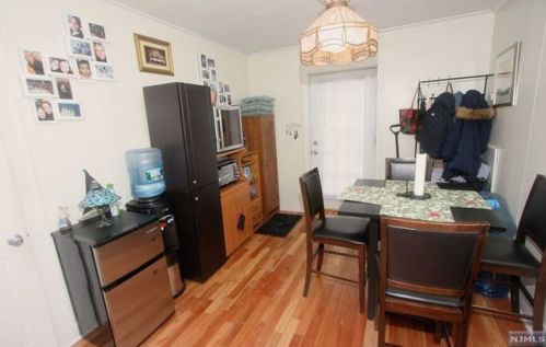 95 Clinton Pl, East Rutherford NJ 07073-1323 exterior