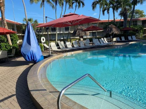 2555 Tamiami Trl, Naples FL 34103-4408 exterior