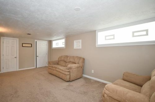 1905 Berkwood Dr, Pittsburgh PA 15243-1517 exterior