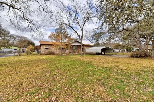 7404 Frst Wood Rd, Austin TX 78745-6220 exterior