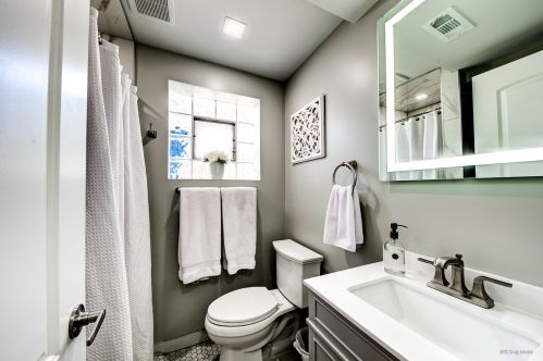 4905 124 St, Chicago IL 60628-7240 exterior