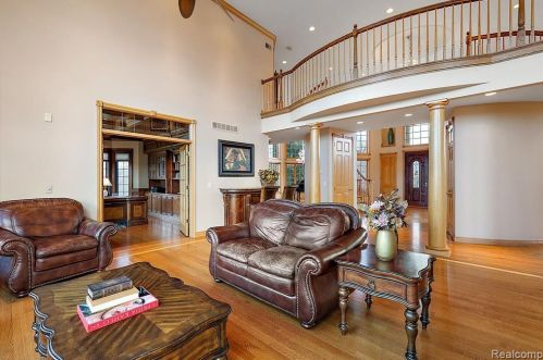 2384 Pebble Crk Dr, Rochester MI 48363-2228 exterior