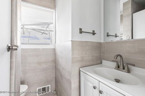 504 Ave, Belmar NJ 07719-2433 exterior