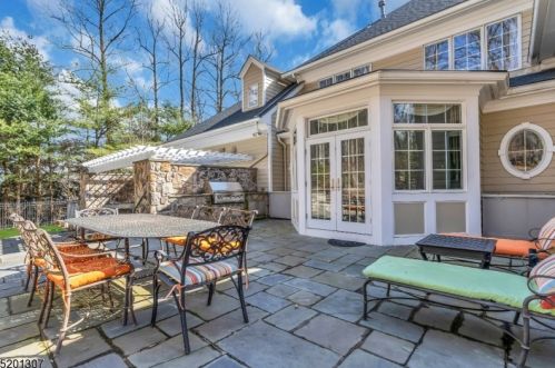 7 Chilton Rd, Chester NJ  07930-3107 exterior