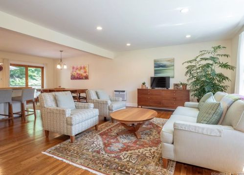 36 Karen Dr, Norwalk CT 06851-6033 exterior