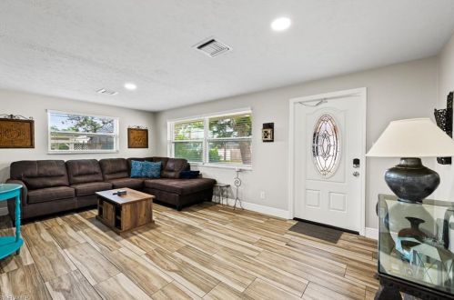 670 97 Ave, Naples FL 34108-2281 exterior