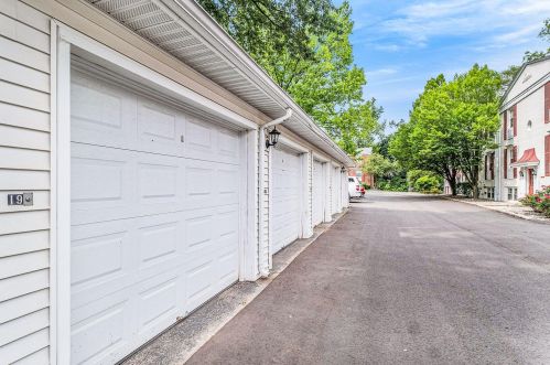 722 Garland Cir, Kalamazoo, MI 49008-4418