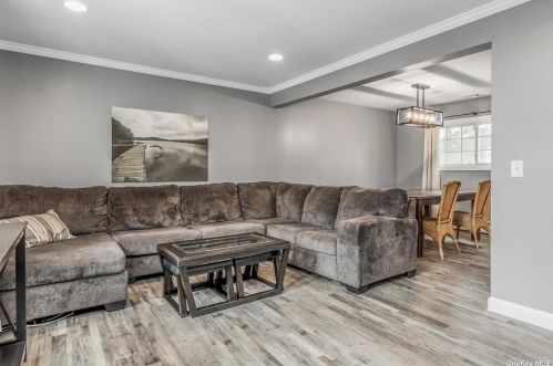 20 Arcadia Dr, Huntington Station NY  11746-6934 exterior