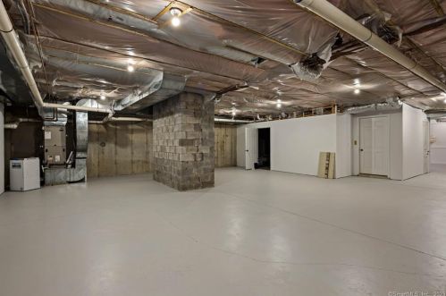 120 Pecksland Rd, Greenwich CT 06831-3650 exterior