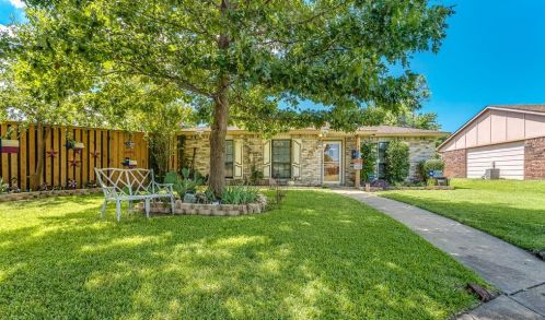 7418 Cloverglen Dr, Dallas, TX 75249-1438