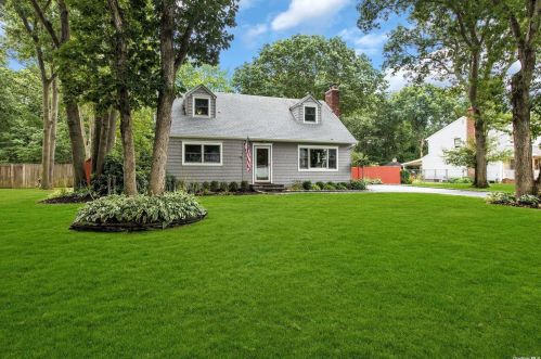 91 Blake Ave, Bohemia, NY 11716-3401