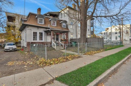 60 Noxon St, Poughkeepsie, NY 12601-4101