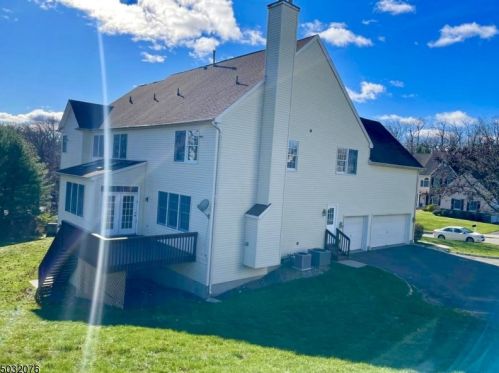 3 Bakley Ter, Town Center NJ 07052-2169 exterior