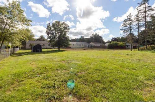 9 Beech Rd, Enfield CT exterior