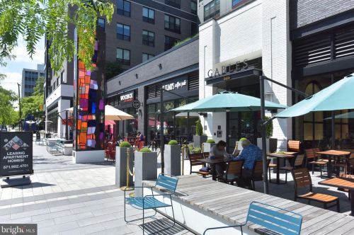 803 Cameron St, Alexandria VA  22314-2410 exterior