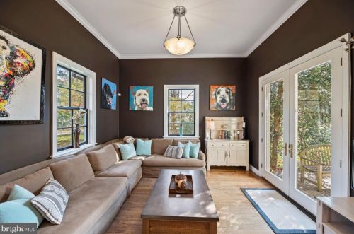 580 Mermaid Ln, Philadelphia PA 19118-4026 exterior