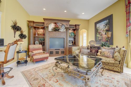 8048 Desmond Dr, Boynton Beach FL 33472-5013 exterior