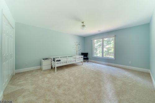 11 Beacon Hl Dr, Chester NJ exterior