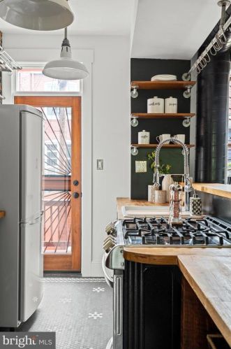 761 Hobart Pl, Washington DC 20001-3811 exterior