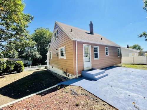 170 Marshall Ln, Derby CT 06418-2329 exterior