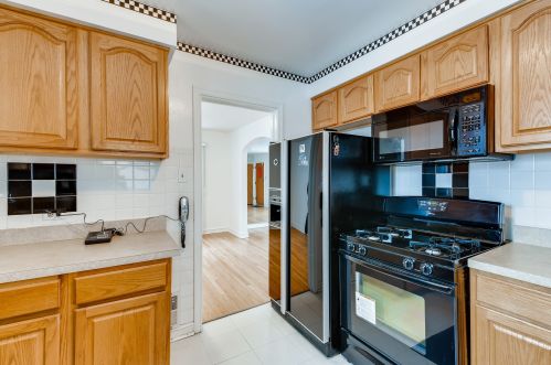 8847 Euclid Ave, Chicago IL 60617-2908 exterior