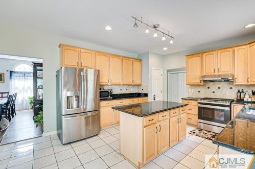 16 Sonia Ct, Edison NJ 08820-4443 exterior