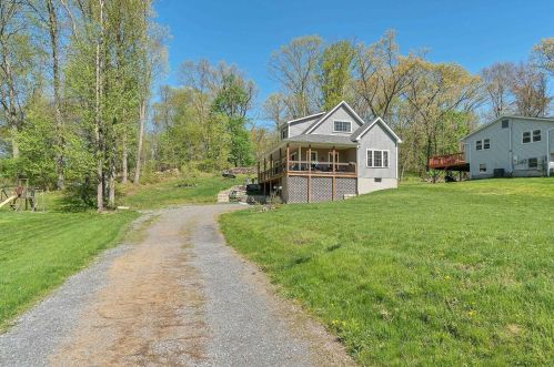 17 Sunrise Ln, Poughkeepsie NY exterior