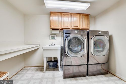 3008 Emerald Chase Dr, Herndon VA 20171-2334 exterior