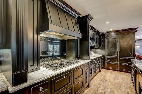 233 Ravine Baye Rd, Milwaukee WI 53217-1330 exterior