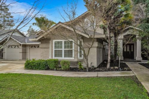 1696 Peacock Dr, Turlock, CA 95382-2877