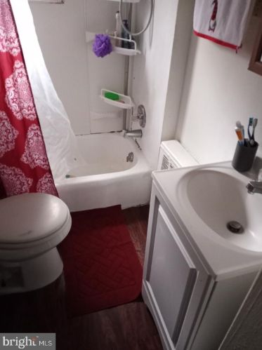 449 Ctr St, Trenton NJ 08611-3323 exterior