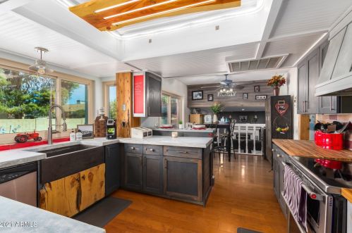 2464 Crocus Dr, Phoenix AZ 85053-5416 exterior