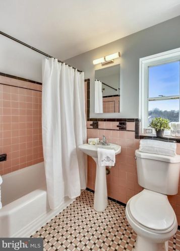 10406 Hemley Ln, Silver Spring MD 20902-3819 exterior