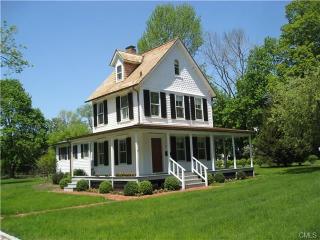 275 Main St, Ridgefield CT  06877-4922 exterior