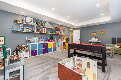 154 Irene Dr, Vernon CT 06066-4612 exterior