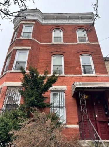 98 13th St, Newark NJ  07107-1129 exterior