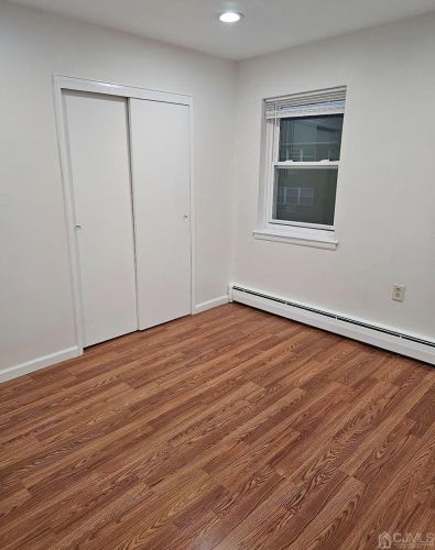 32 Woodedge Ave, Edison NJ exterior