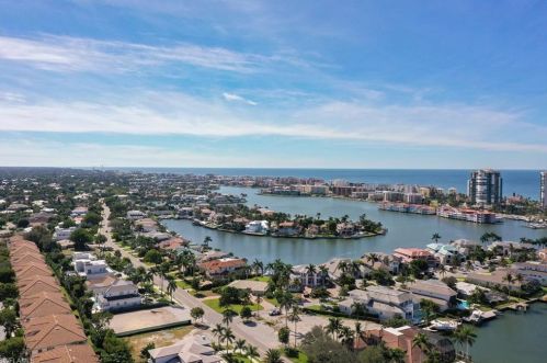 1391 Hilltop Dr, Naples FL exterior